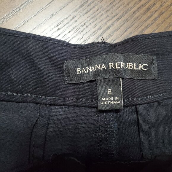 NWT Women's Banana Republic Pleat front black shorts size 8 - Picture 2 of 5